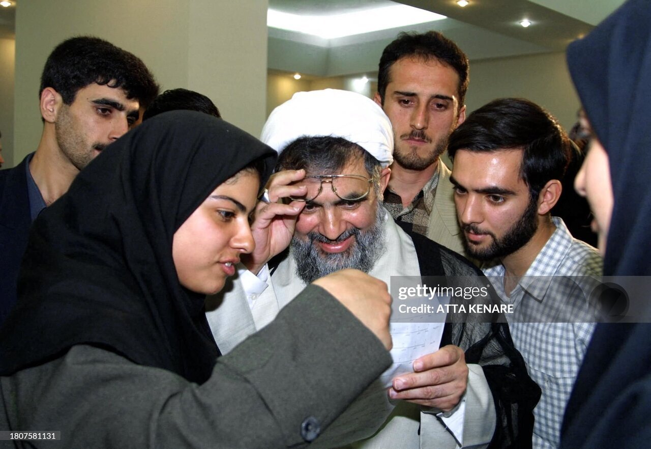 عکس| تصاویر کمتر دیده شده از پیروزی سیدمحمد خاتمی در انتخابات