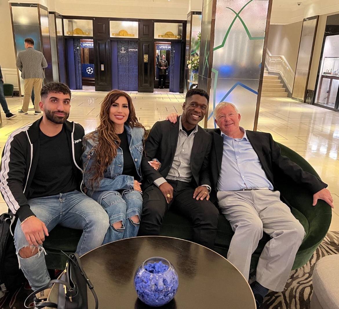 عکس| ملاقات یک زن ایرانی با سرالکس فرگوسن عکس| ملاقات یک زن ایرانی با سرالکس فرگوسن