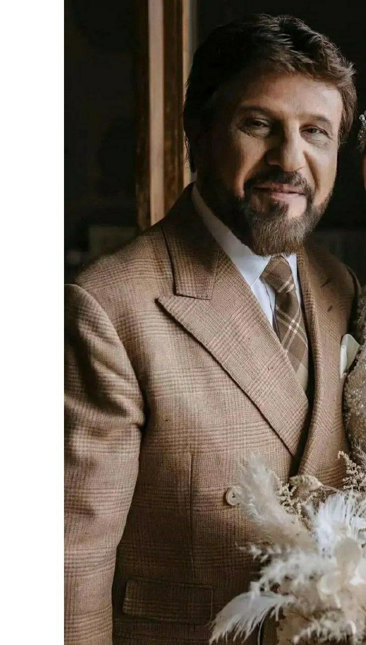 (عکس) تصویر خبرساز بیژن مرتضوی در کنار یک تازه عروس