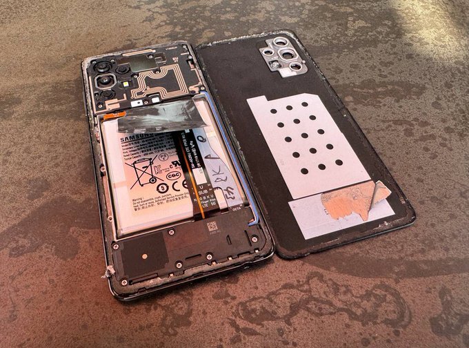 عکس | گرما موبایل مالک تلگرام را ذوب کرد!