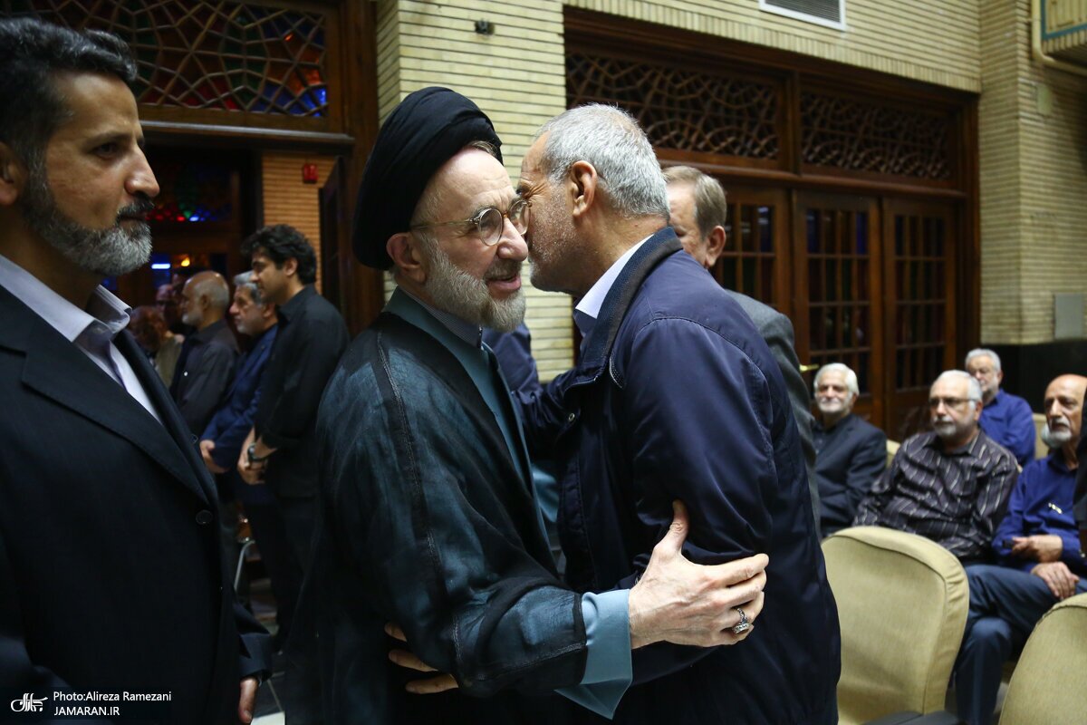 (عکس) پزشکیان در آغوش سید محمد خاتمی