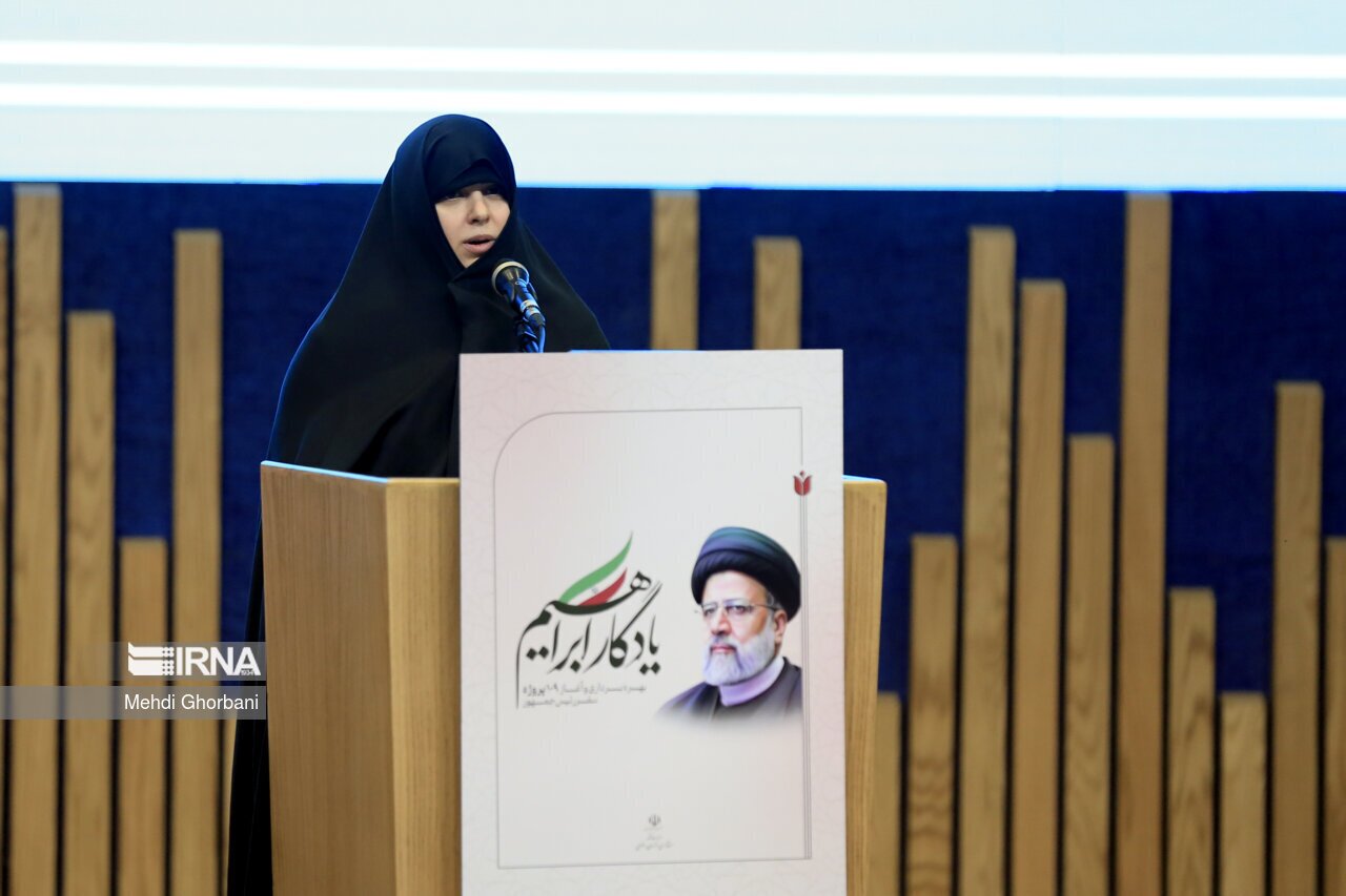 تصاویری از احمد علم الهدی و نوه‌اش، در یک مراسم رسمی