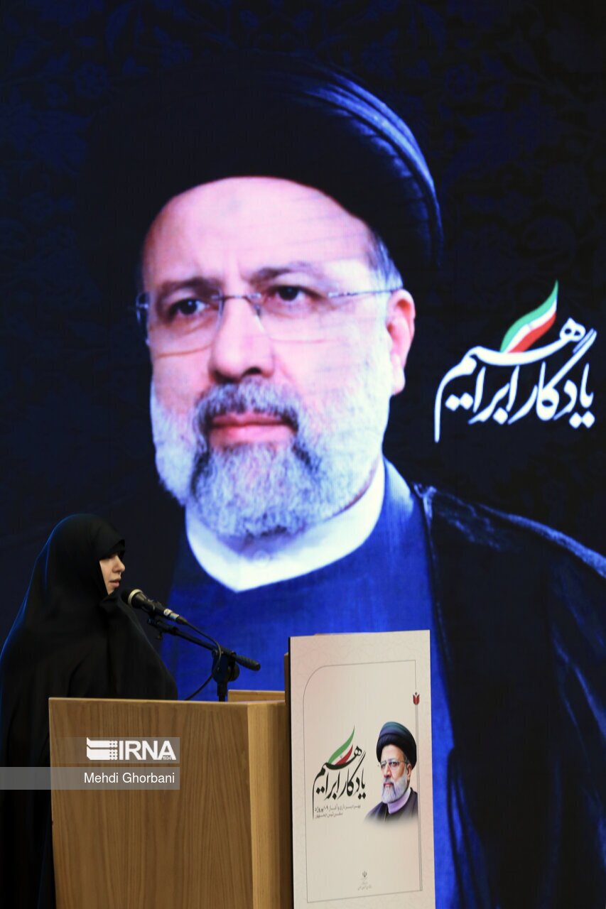 تصاویری از احمد علم الهدی و نوه‌اش، در یک مراسم رسمی