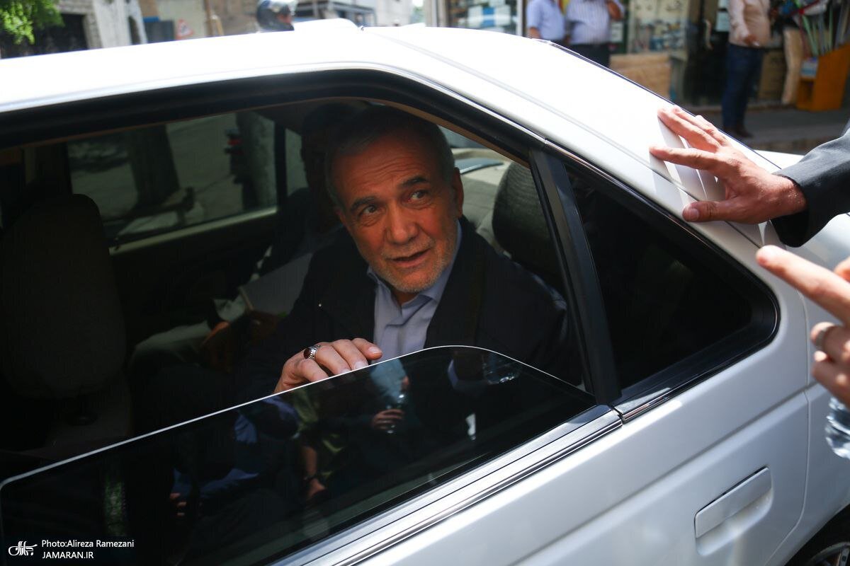 (عکس) تصویری متفاوت از خودرو مسعود پزشکیان (عکس) تصویری متفاوت از خودرو مسعود پزشکیان