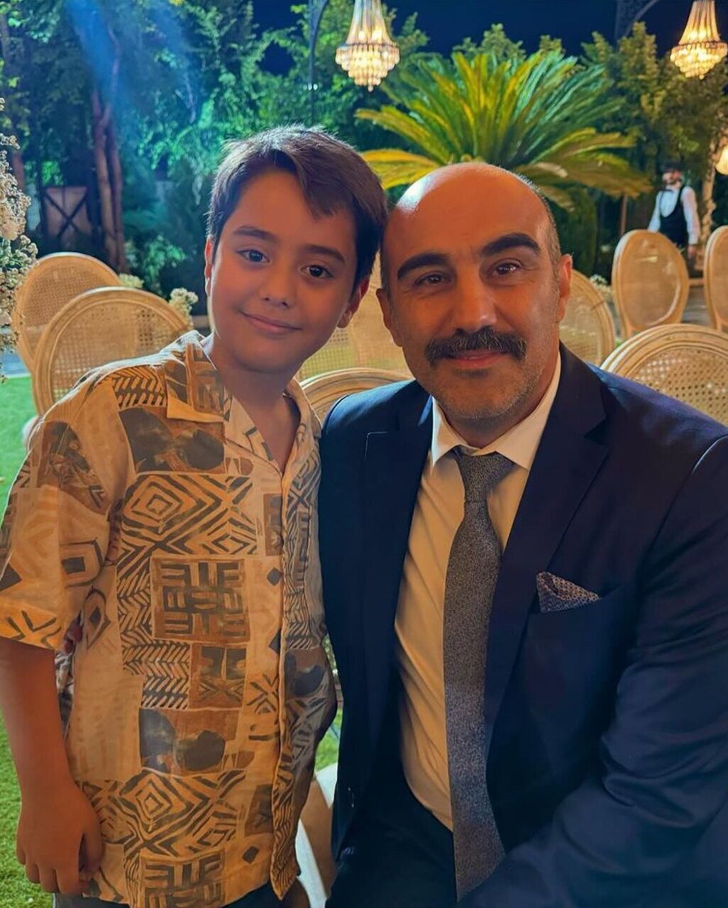 (عکس) چهره متفاوت محسن تنابنده و جواد عزتی در عروسی دختر سعید آقاخانی