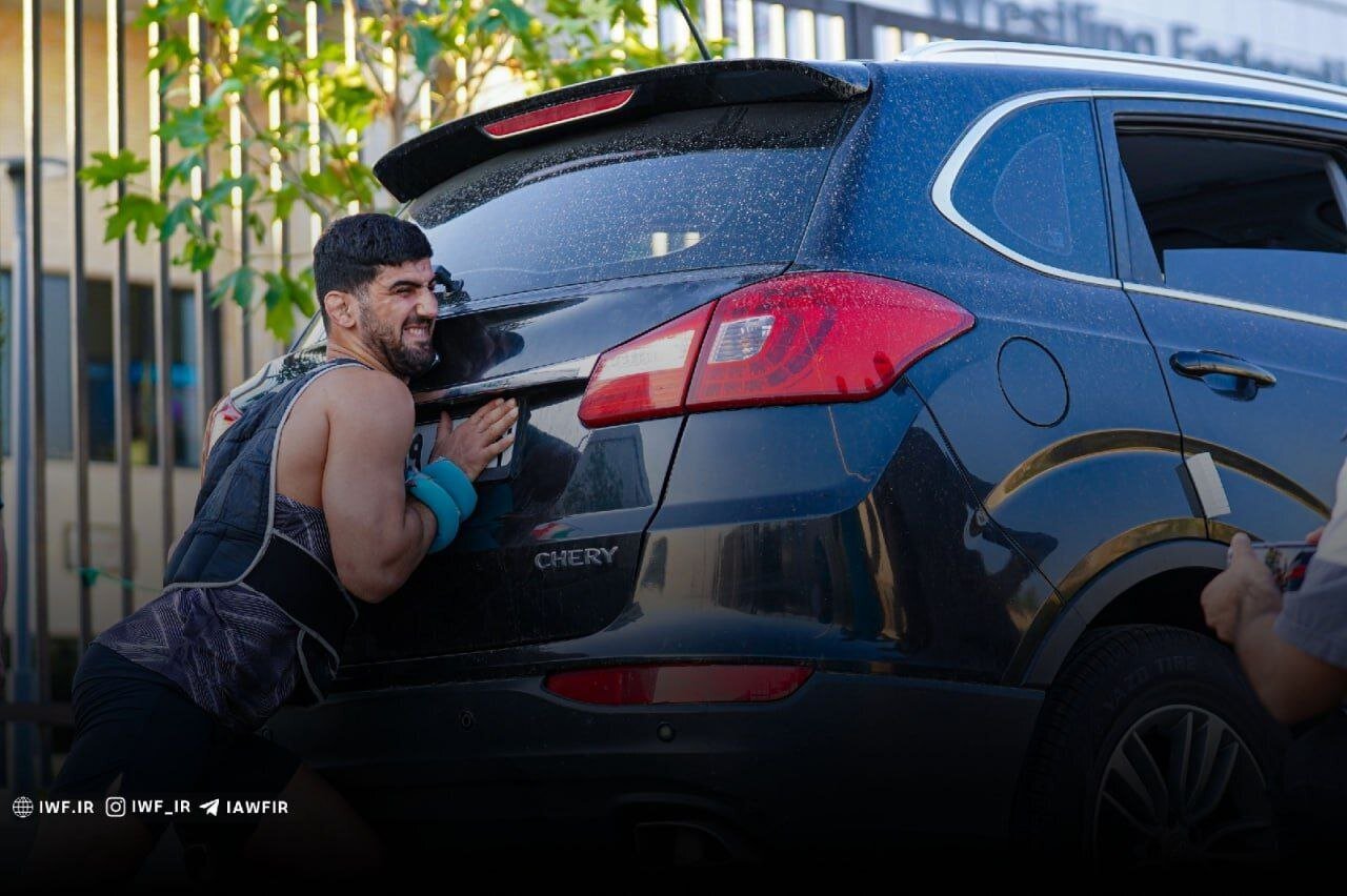 تصاویر حیرت‌انگیز از تمرینات عجیب فرنگی‌کاران ایران