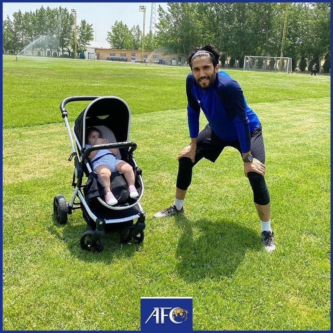 عکس | عاشقانه‌های سید حسین حسینی در روز خاص