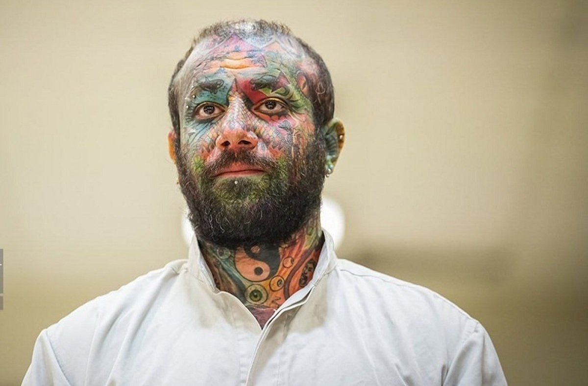 خواهر امیر تتلو؛ نسیم مقصودلو کیست چه شغلی دارد و چرا سخنگوی امیر تتلو شده است؟