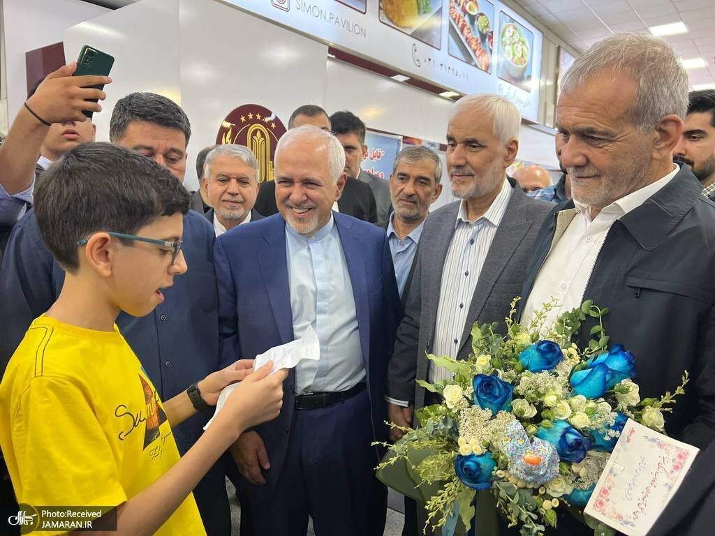 عکس| تصویری پربازدید از پزشکیان و ظریف در هواپیما