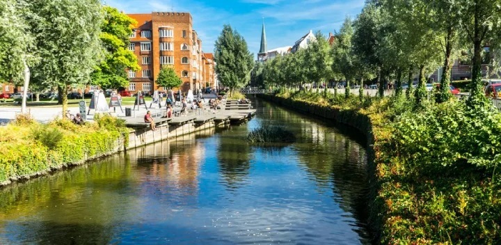 شادترین شهرهای جهان در سال ۲۰۲۴ کدامند؟ شادترین شهرهای جهان در سال ۲۰۲۴ کدامند؟