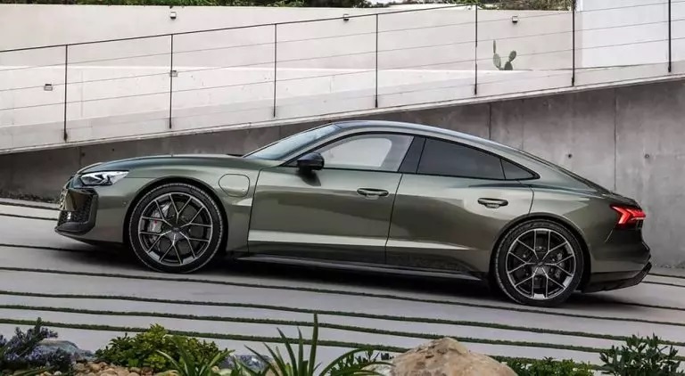 قوی‌ترین خودروی تاریخ آئودی رونمایی شد