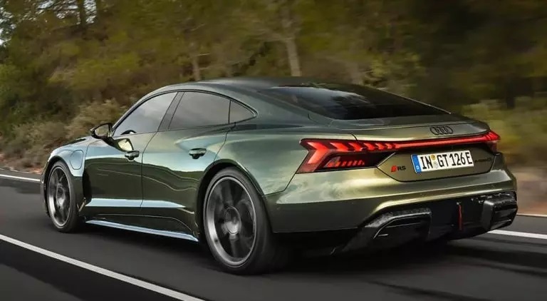 قوی‌ترین خودروی تاریخ آئودی رونمایی شد