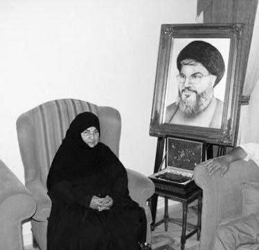 تصاویر دیده نشده از سیدحسن نصرالله در کنار مادرش تصاویر دیده نشده از سیدحسن نصرالله در کنار مادرش