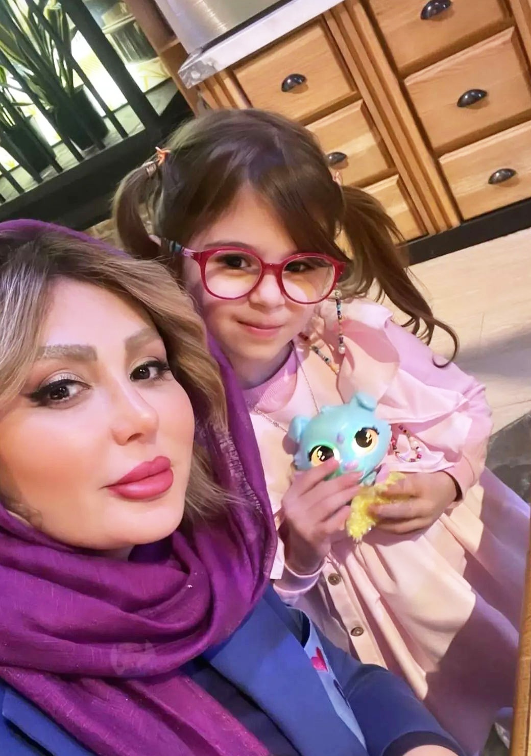عکس| سلفی تازه و بامزه نیوشا ضیغمی با دخترش لِنا