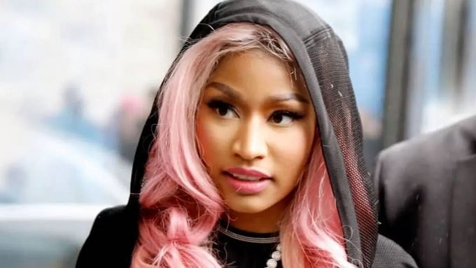 دستگیری خواننده معروف در فرودگاه