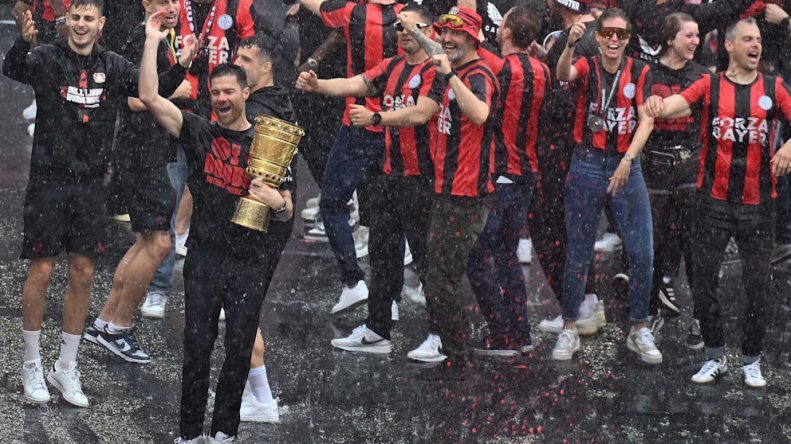 جشن تاریخی ژابی و پسرانش زیر باران سیل‌آسا (عکس) ‏