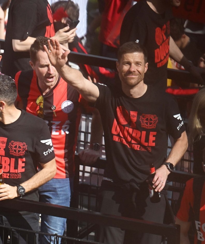 جشن تاریخی ژابی و پسرانش زیر باران سیل‌آسا (عکس) ‏