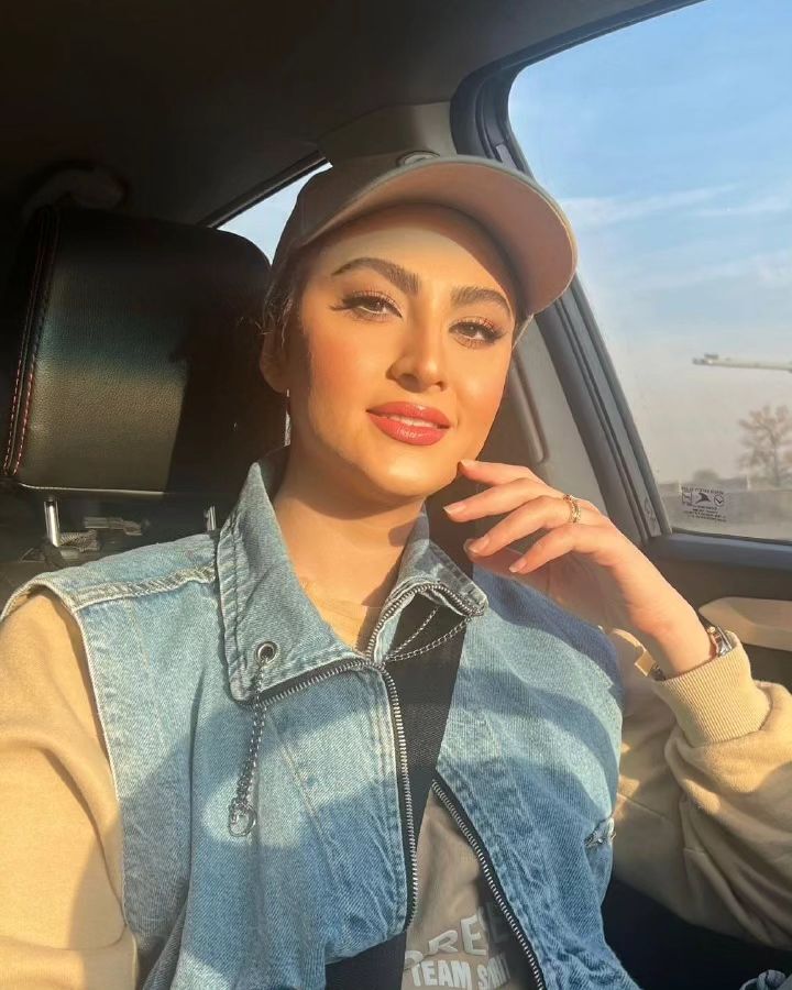 تصویری از تیپ جدید مریم مومن پشت فرمان تصویری از تیپ جدید مریم مومن پشت فرمان