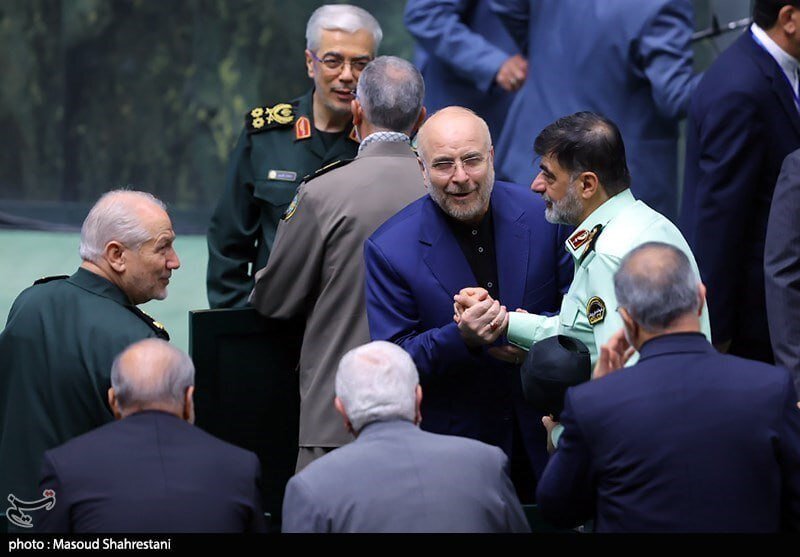 عکس| سبک متفاوت دست دادن سردار رادان و قالیباف عکس| سبک متفاوت دست دادن سردار رادان و قالیباف