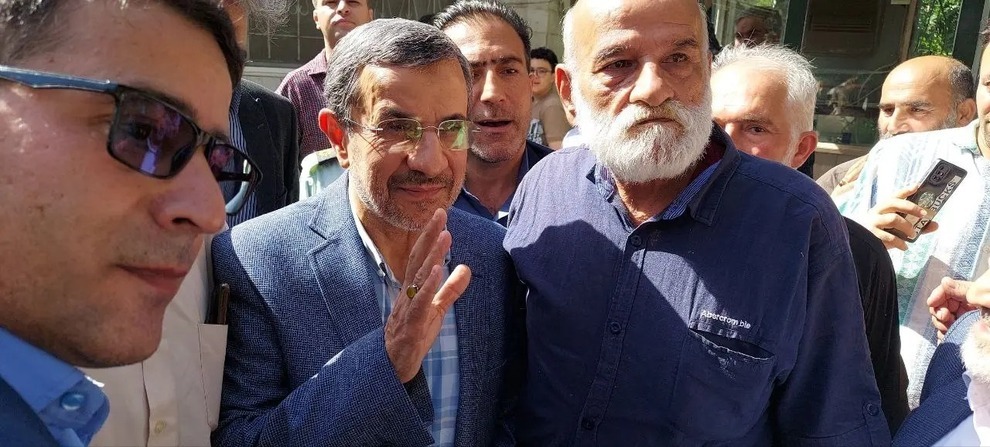 تصاویر| مانور انتخاباتی احمدی‌نژاد و طرفدارانش در میدان ۷۲ نارمک