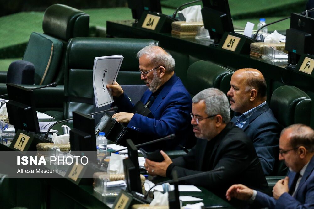 عکسی از منوچهر متکی پس از شکست سنگین از آرای باطله