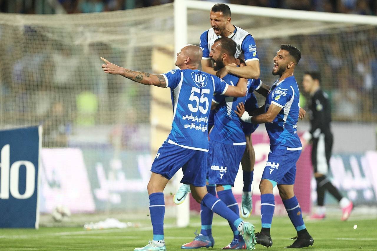 عکس‌| رگ باد کرده زلاتان پس از گل استقلال!