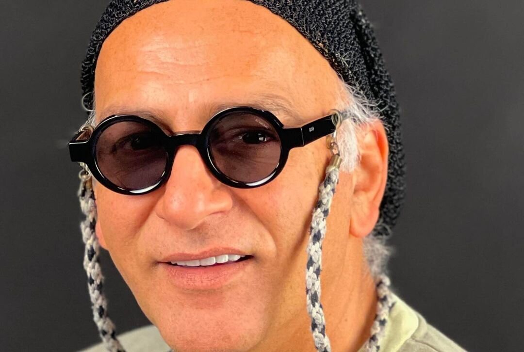 عکس| تیپ هنری عمو خلیل سریال نون‌خ در عکس جدیدش