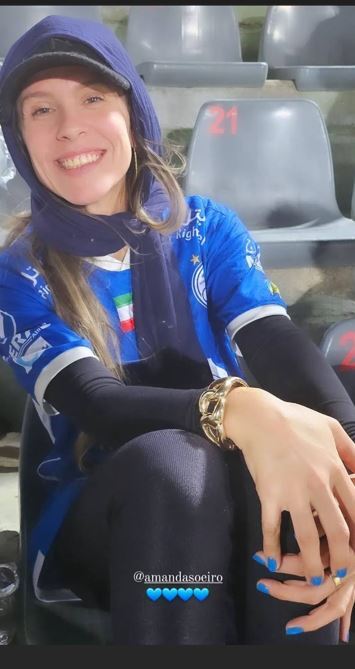 عکس| حضور همسر زیبای ستاره استقلال در ورزشگاه آزادی عکس| حضور همسر زیبای ستاره استقلال در ورزشگاه آزادی