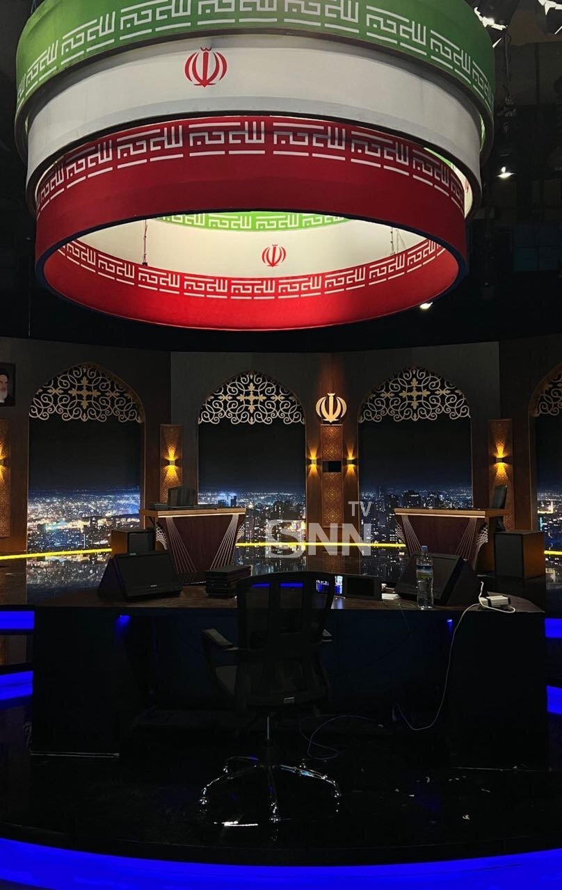 عکس | تصویر واقعی از محل برگزاری مناظره دور دوم انتخابات؛ عکس قبلی واقعیت نداشت!