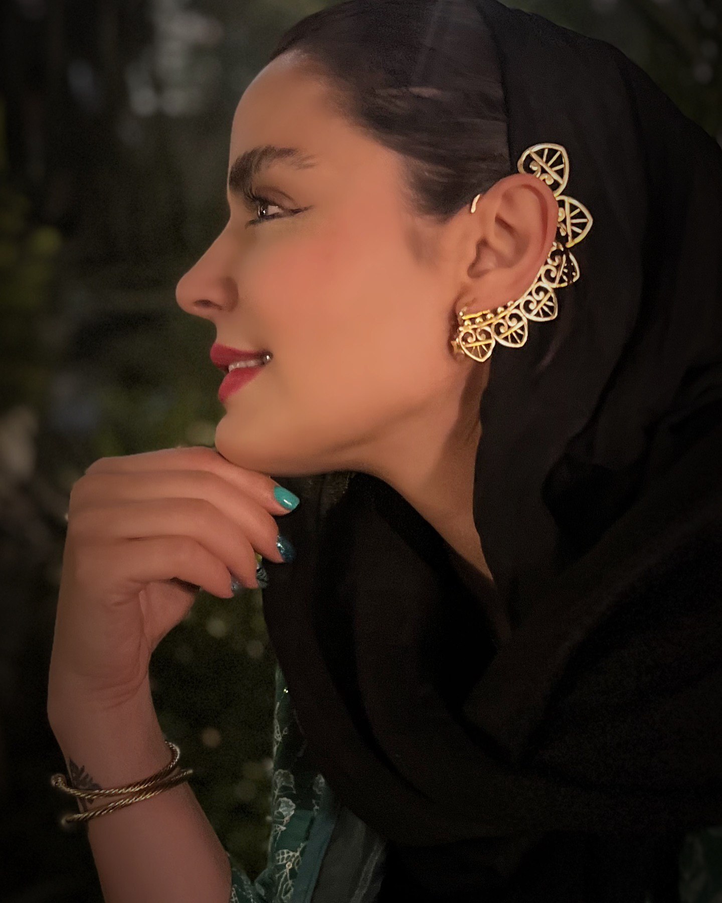 (تصاویر) تیپ عجیب بازیگر سریال آوای باران جلبتوجه کرد (تصاویر) تیپ عجیب بازیگر سریال آوای باران جلبتوجه کرد