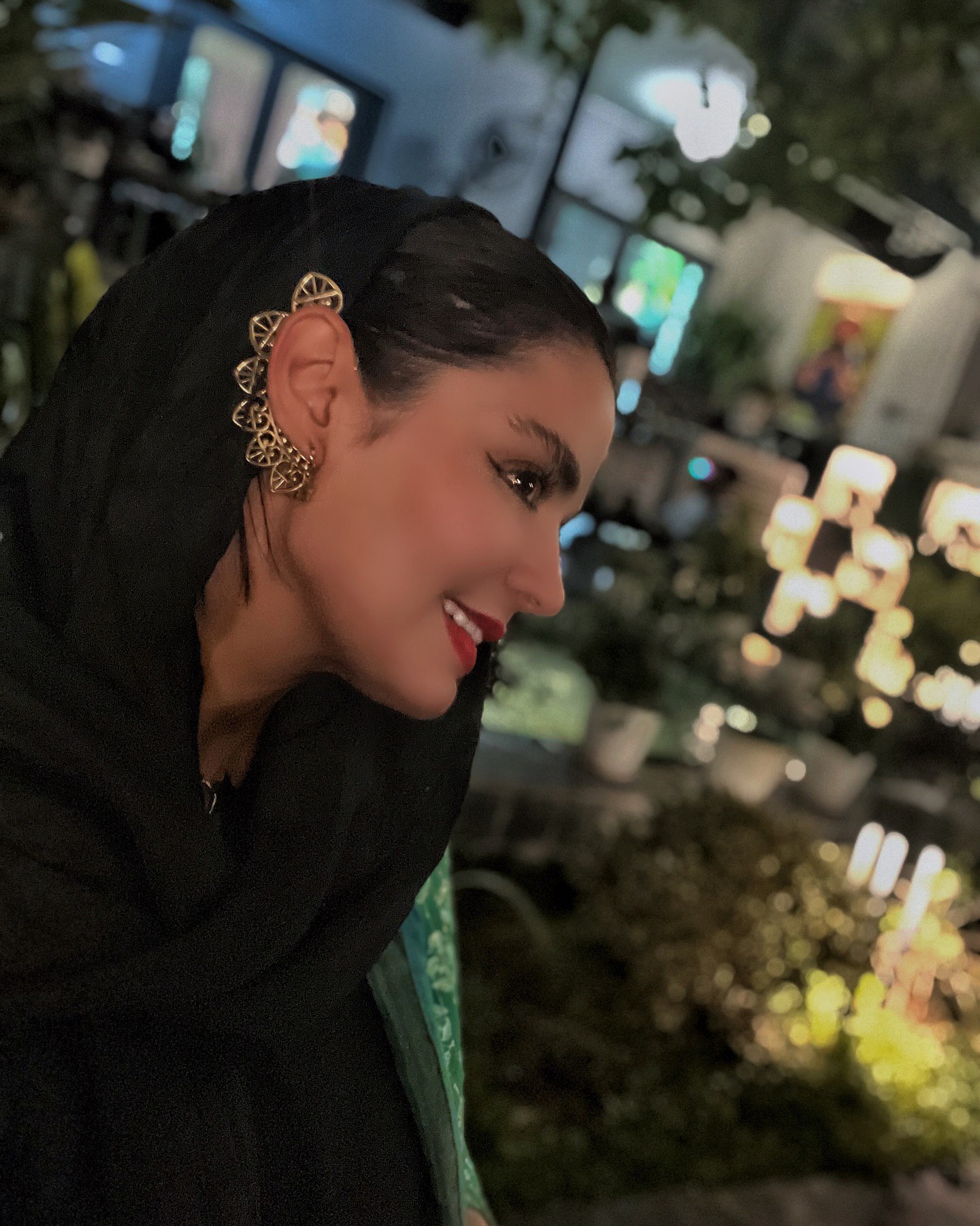 (تصاویر) تیپ عجیب بازیگر سریال آوای باران جلبتوجه کرد (تصاویر) تیپ عجیب بازیگر سریال آوای باران جلبتوجه کرد