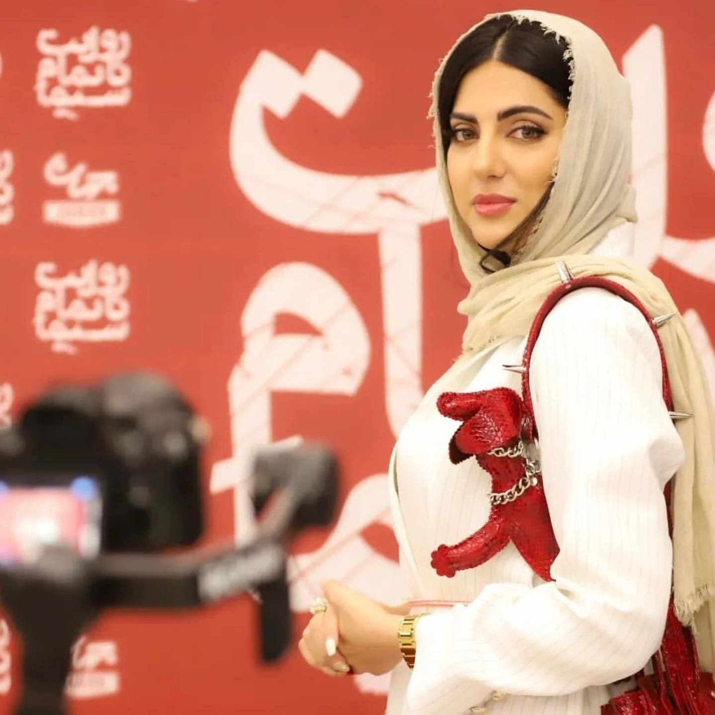 بازیگر تلویزیون با یک تیپ عجیب خودنمایی کرد