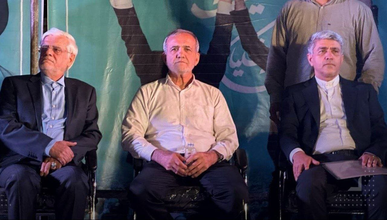 عکس خبرسازی که از آخرین همایش پزشکیان وایرال شد