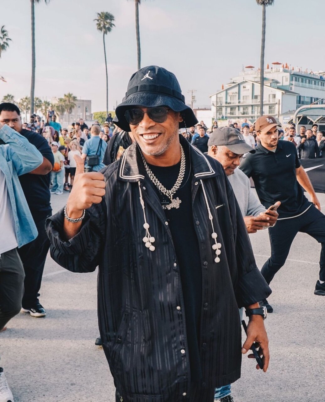 عکس | خوشگذرانی رونالدینیو در ساحل ونیز عکس | خوشگذرانی رونالدینیو در ساحل ونیز