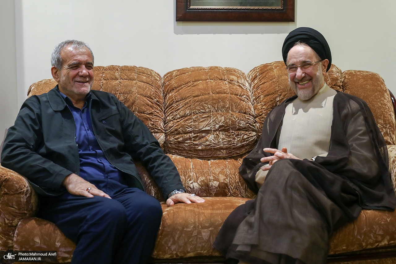 (عکس) تصویری از خوشحالی مسعود پزشکیان در کنار محمد خاتمی