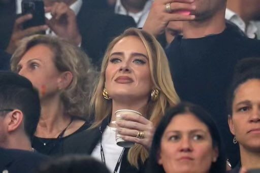 (تصاویر) خواننده مشهور انگلیسی و محبوب ایرانیها تماشاگر ویژه دیدار انگلیس و هلند (تصاویر) خواننده مشهور انگلیسی و محبوب ایرانیها تماشاگر ویژه دیدار انگلیس و هلند