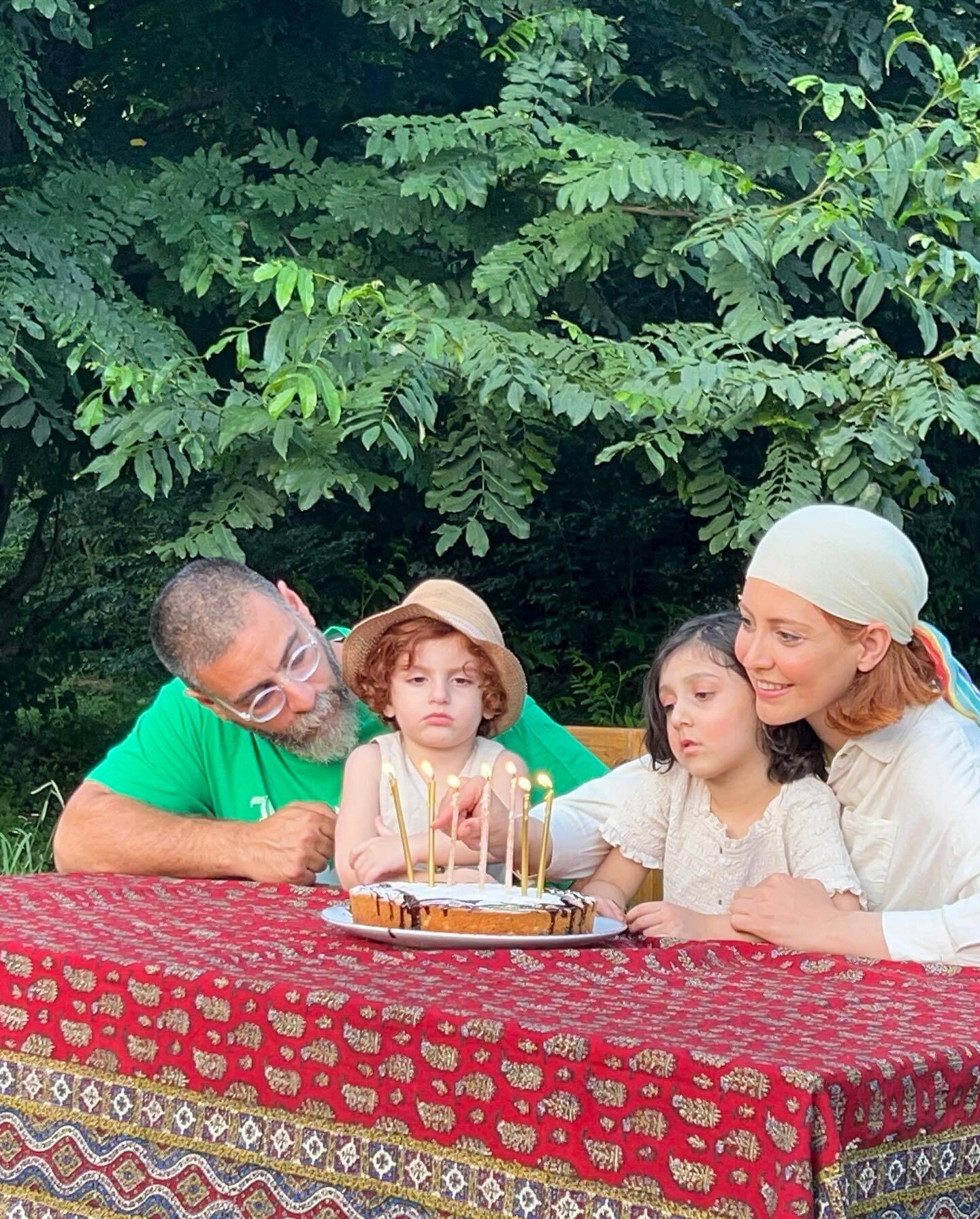 (عکس) قاب عاشقانه بازیگر «لحظه گرگ‌ومیش» در جشن تولدش