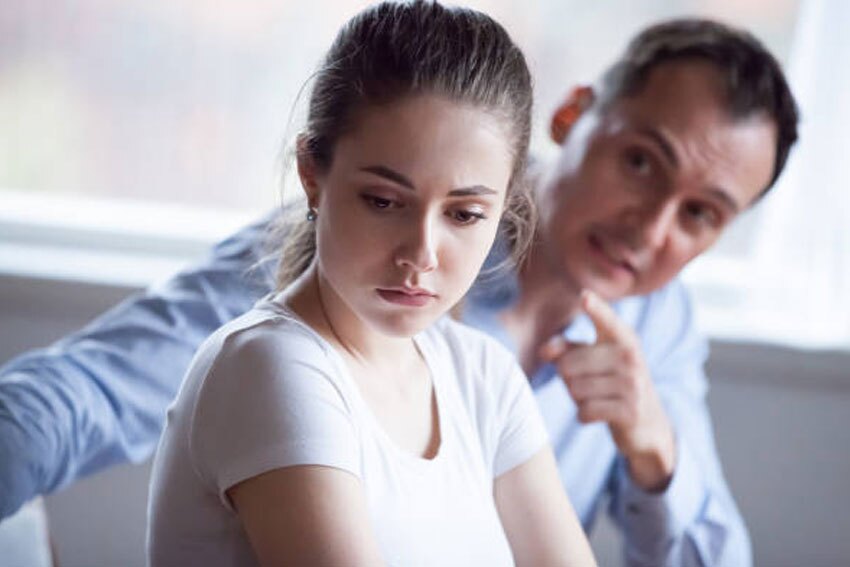 دلیل خیانت زن به مرد را می‌دانید؟ ۱۲ عاملی که باعث می‌شود یک زن متعهد نماند