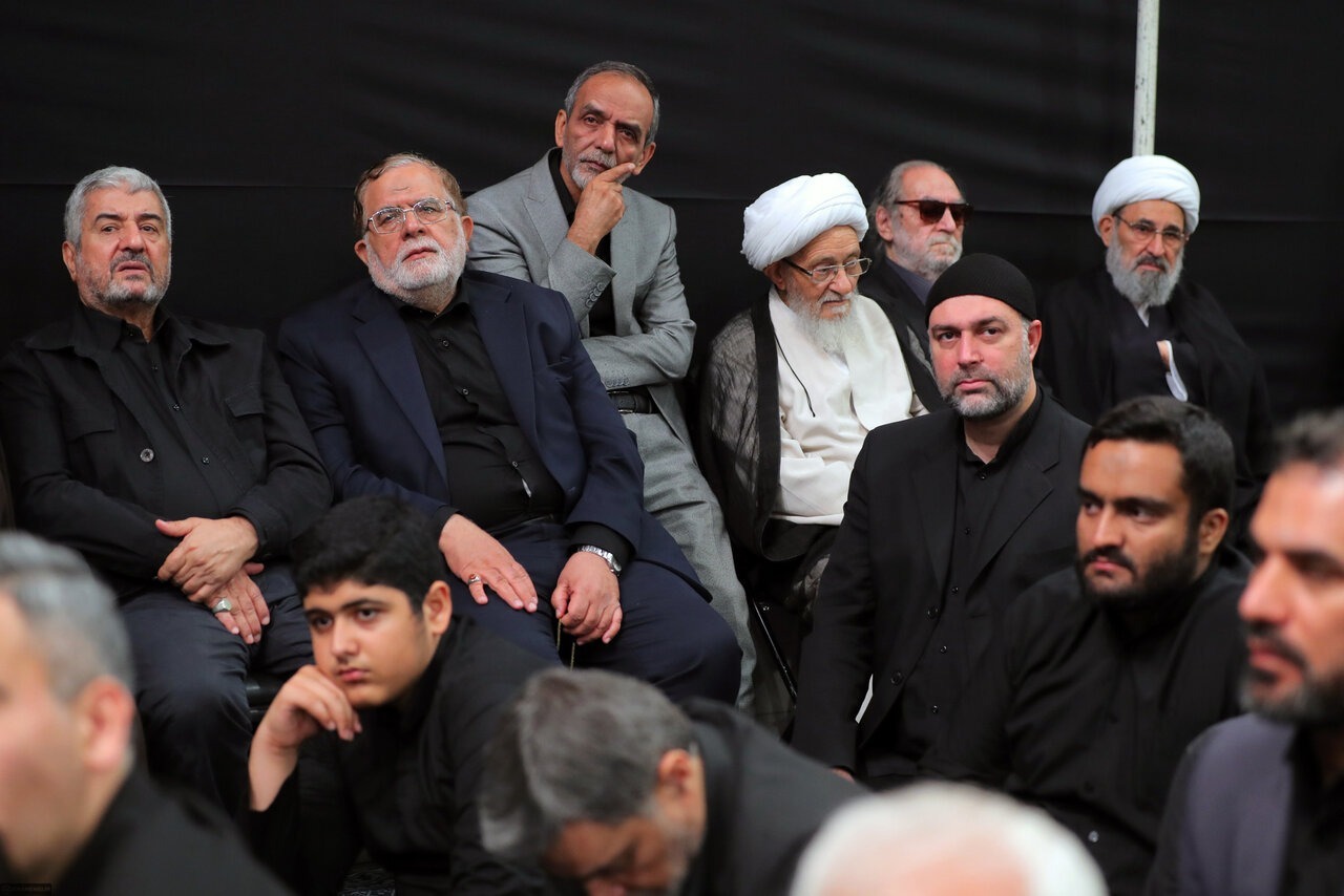 تصویری از داماد آمریکایی حداد عادل در بیت رهبری تصویری از داماد آمریکایی حداد عادل در بیت رهبری