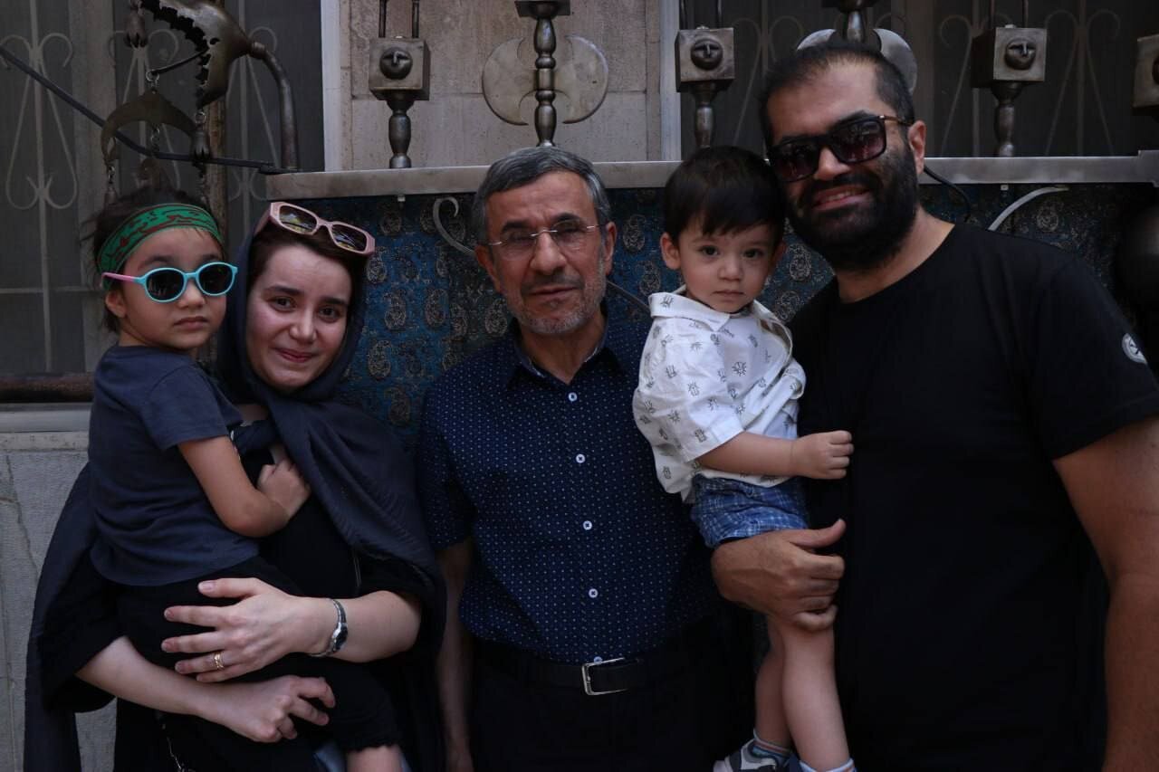 (عکس) تیپ عجیب احمدی‌نژاد در روز عاشورا