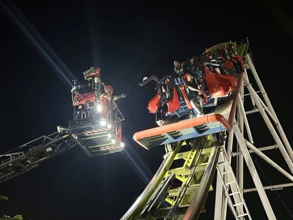 حادثه در یکی از شهربازیهای تهران حادثه در یکی از شهربازیهای تهران