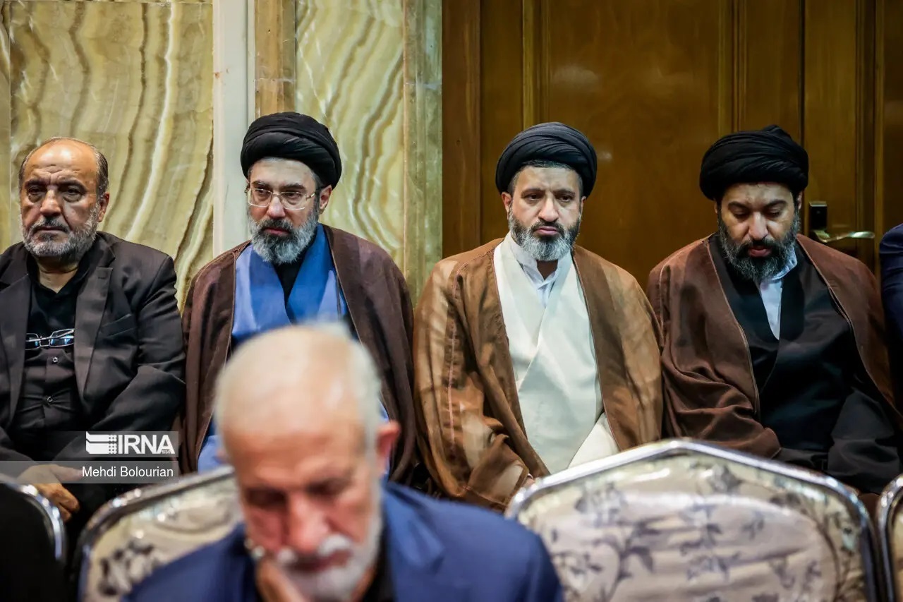 (عکس) سه فرزند رهبر انقلاب در کنار هم