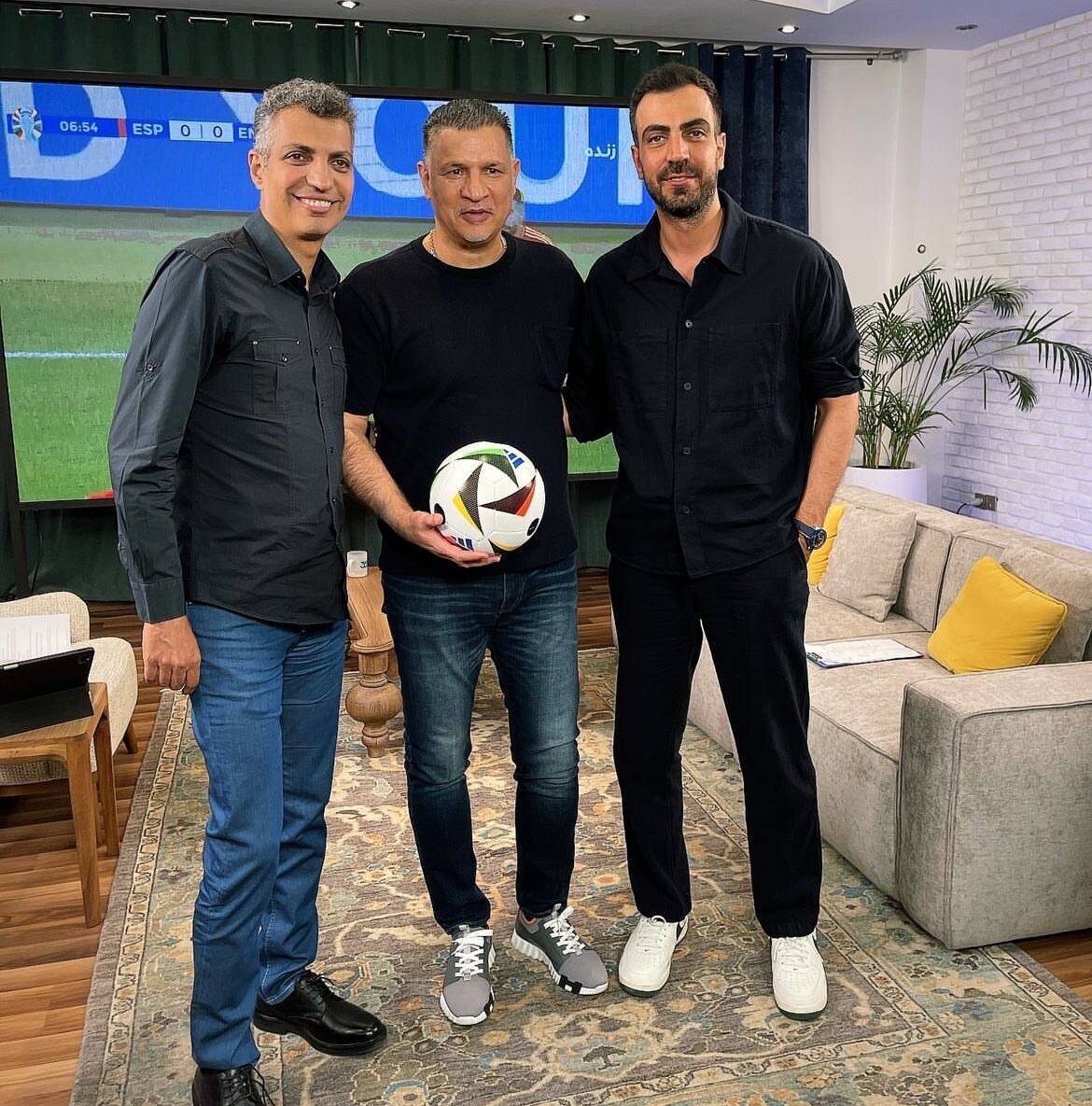 (عکس) لبخند عادل فردوسی‌پور و برادرش کنار علی دایی