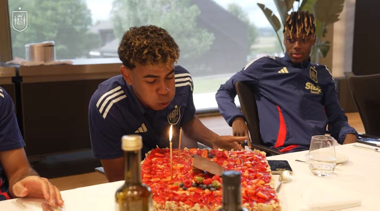 لامین یامال؛ نوجوانی که می‌تواند بزرگ‌تر از مسی و پله شود!