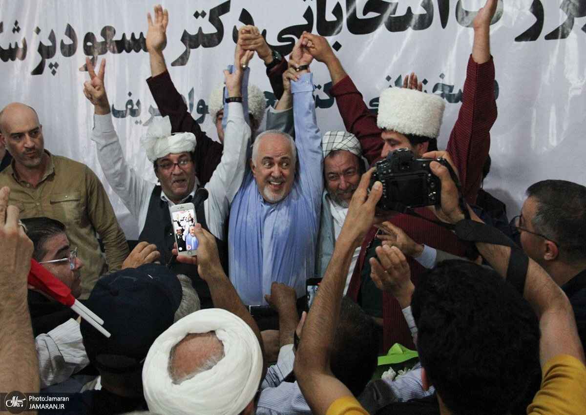 این عکس از ظریف وایرال شده است این عکس از ظریف وایرال شده است