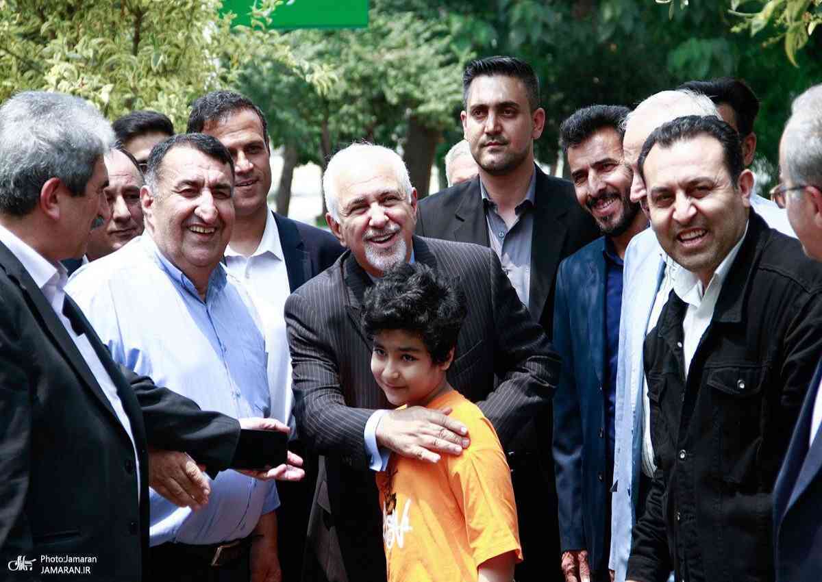 این عکس از ظریف وایرال شده است این عکس از ظریف وایرال شده است