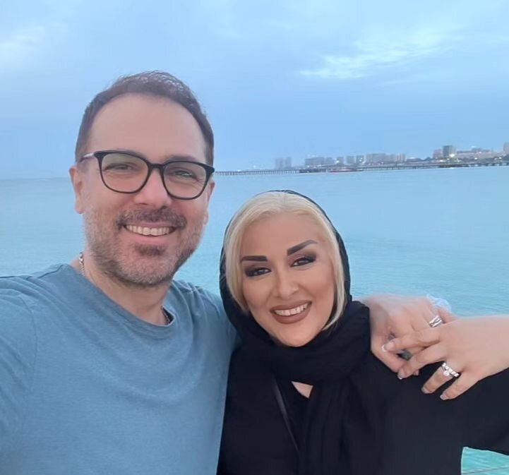 عکس | قاب عاشقانه کوروش تهامی و همسرش در کنار دریا