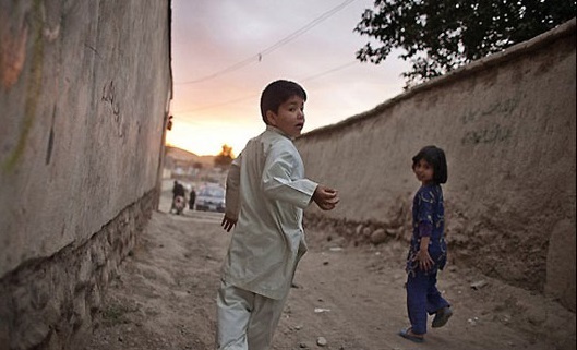 واگذاری سرپرستی فرزندان افغانستانی به ایرانیان؛ شایعه یا واقعیت؟