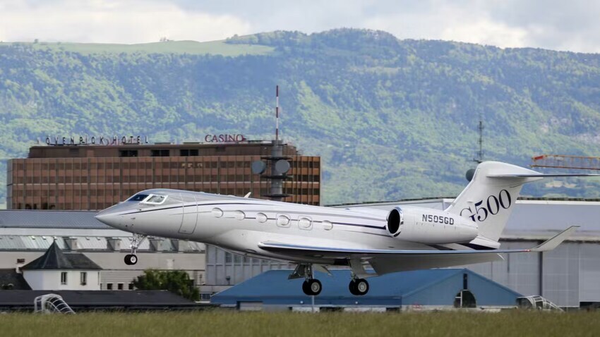 هواپیمای شخصی آرنولد چیست؟ | نگاهی به سلیقه خاص آقای قدرتمند! هواپیمای شخصی آرنولد چیست؟ | نگاهی به سلیقه خاص آقای قدرتمند!