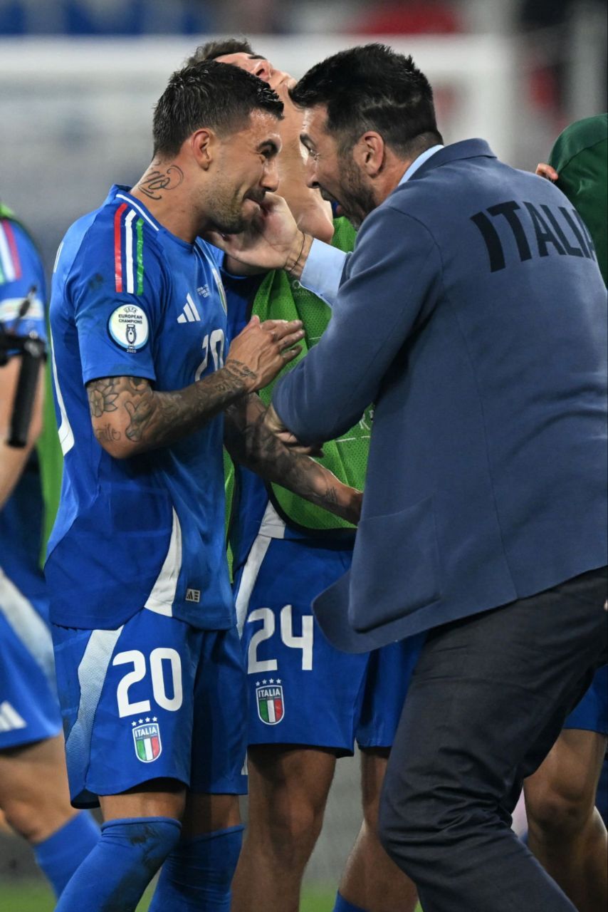 شادی عجیب بوفون توجهات را جلب کرد